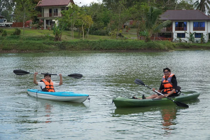 Guests kayaking on the pond