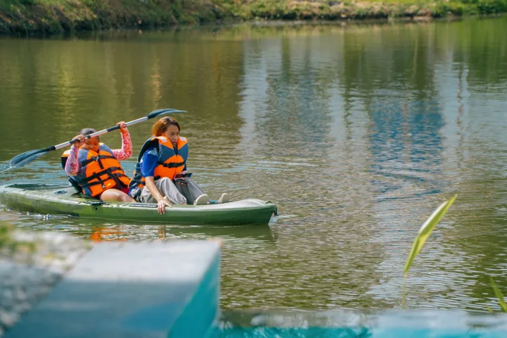 Two guests in a shared kayak